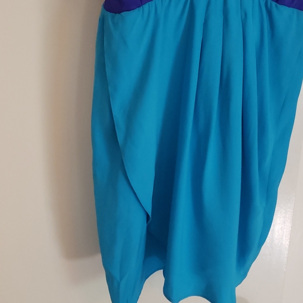 Dresses - Picture 3 of 4